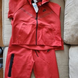 BRAND NEW! Cozy and comfortable red nike sweatsuit.